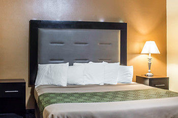 Econo Lodge Clarks Summit