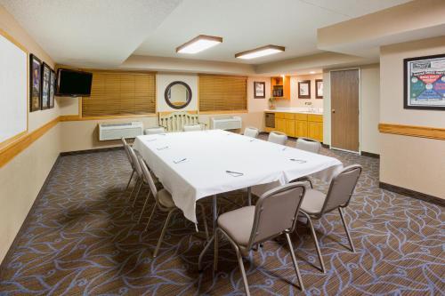 Hotel Americinn By Wyndham Clear Lake