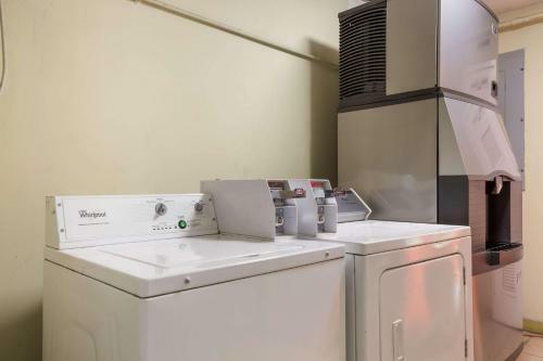 Hotel Econo Lodge Inn & Suites I-65
