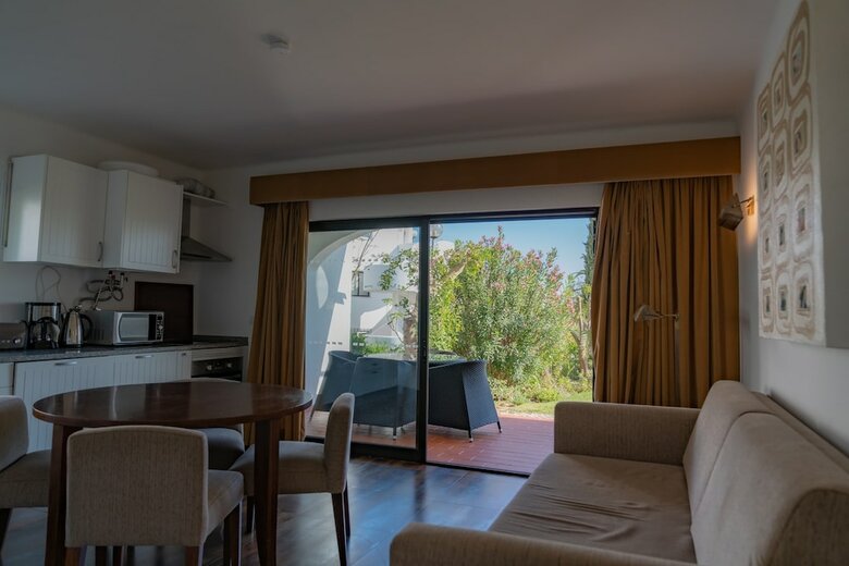 S�o Rafael Villas, Apartments & Guesthouse