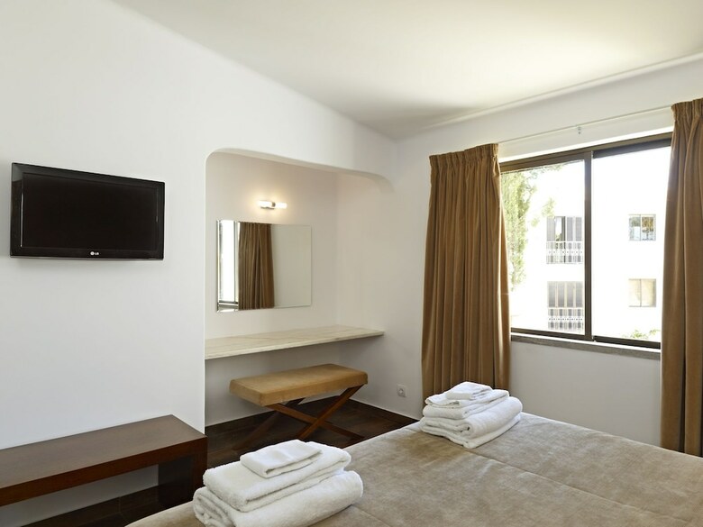 S�o Rafael Villas, Apartments & Guesthouse