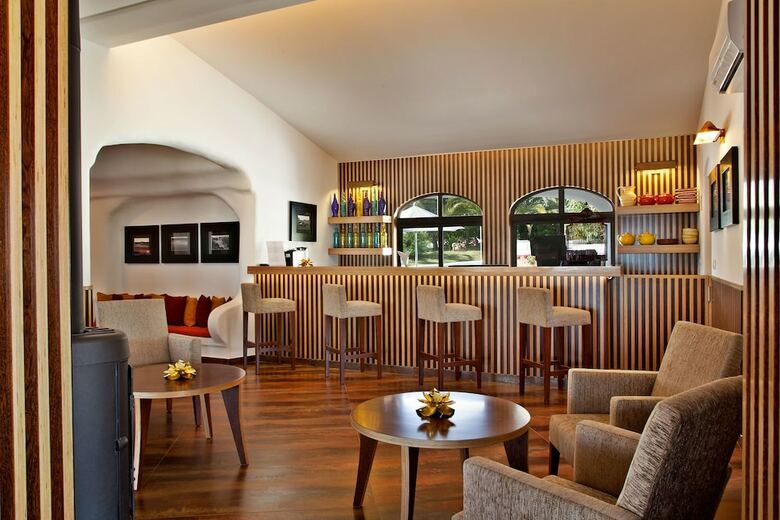 S�o Rafael Villas, Apartments & Guesthouse