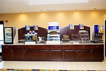 Posada Holiday Inn Express & Suites Youngstown West I 80