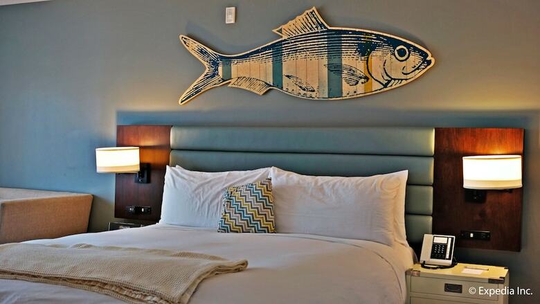 Lakehouse Hotel And Resort