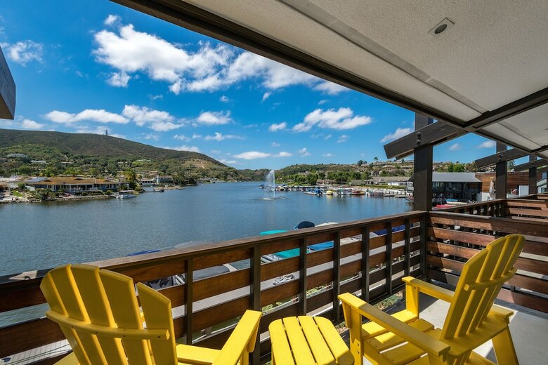 Lakehouse Hotel And Resort