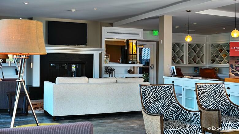 Lakehouse Hotel And Resort