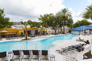 Hotel South Shore Harbour Resort And Conference Center