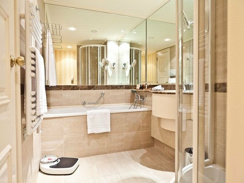 Le Chatelain Hotel