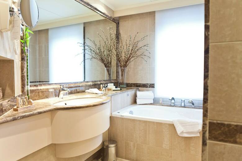 Le Chatelain Hotel