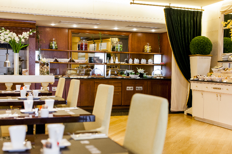 Le Chatelain Hotel