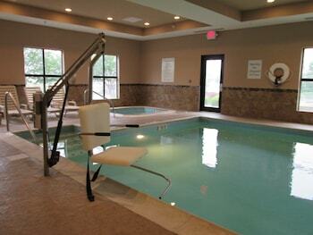 Holiday Inn Express Hotels Cloverdale (greencastle)