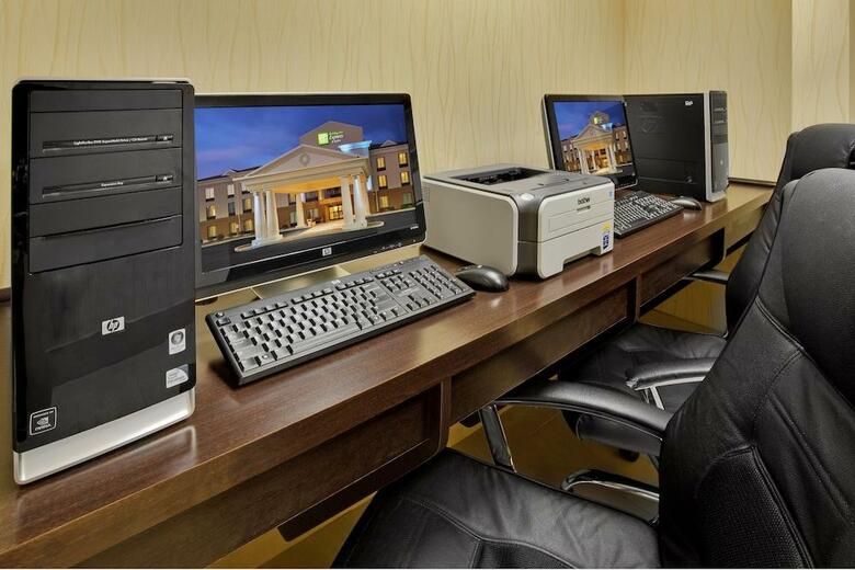 Holiday Inn Express Hotel & Suites Lebanon
