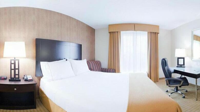 Holiday Inn Express Hotel & Suites Lebanon