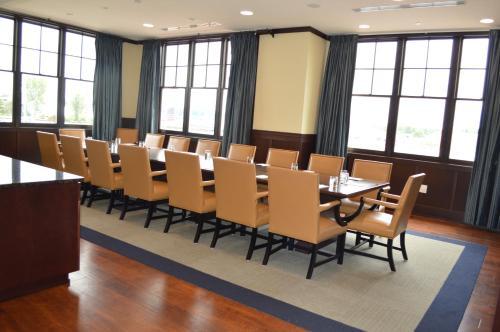 Hotel Inn At Harbor Shores