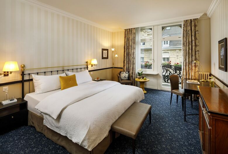Opera Hotel