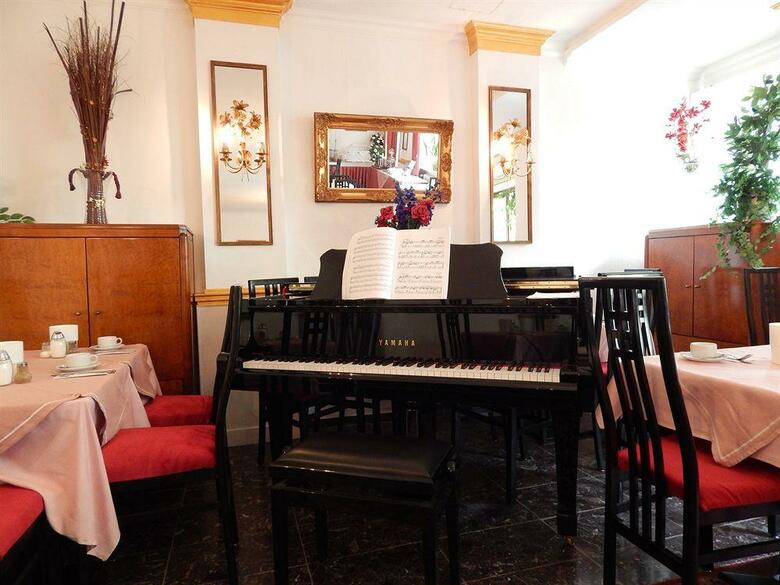 Montree Hotel