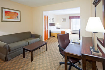 Hotel Holiday Inn Express Carneys Point New Jersey Turnpike Exit 1