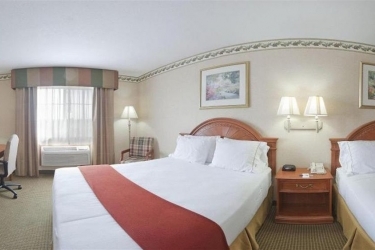 Holiday Inn Express Hotel & Suites Defiance