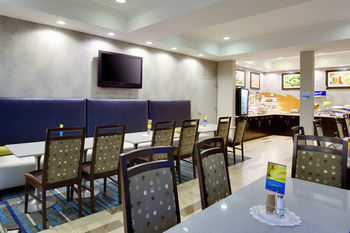Holiday Inn Express Hotel & Suites Meadowlands Area