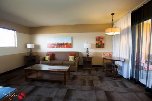 Hotel Carlton Oaks Country Club
