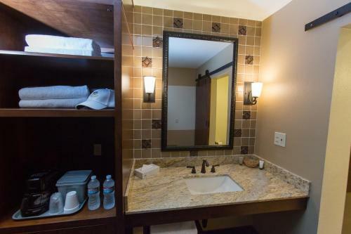 Hotel Carlton Oaks Country Club