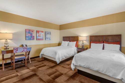 Hotel Carlton Oaks Country Club