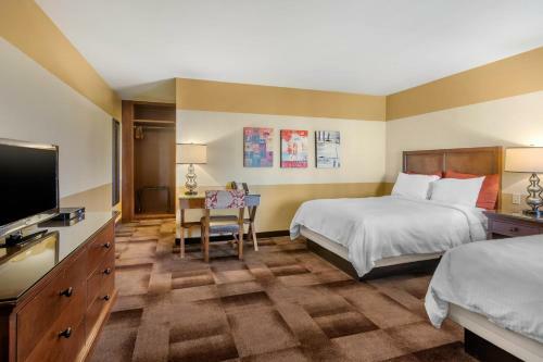 Hotel Carlton Oaks Country Club