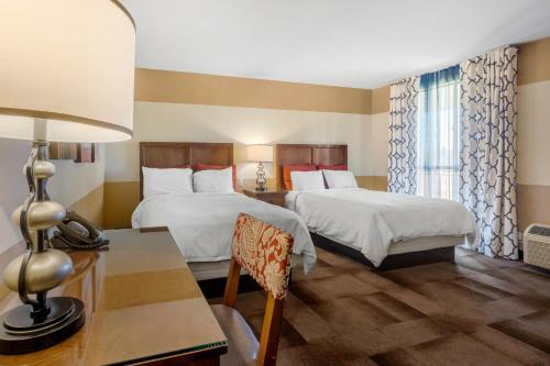 Hotel Carlton Oaks Country Club