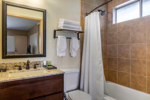 Hotel Carlton Oaks Country Club
