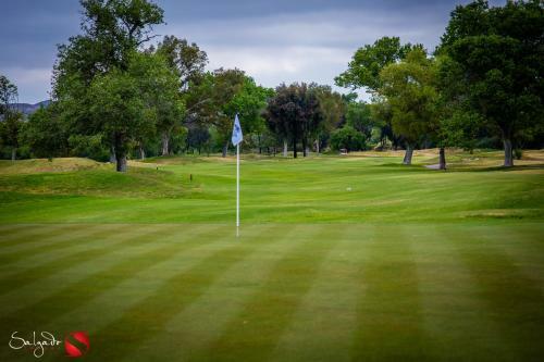 Hotel Carlton Oaks Country Club