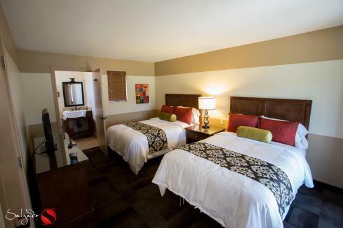 Hotel Carlton Oaks Country Club