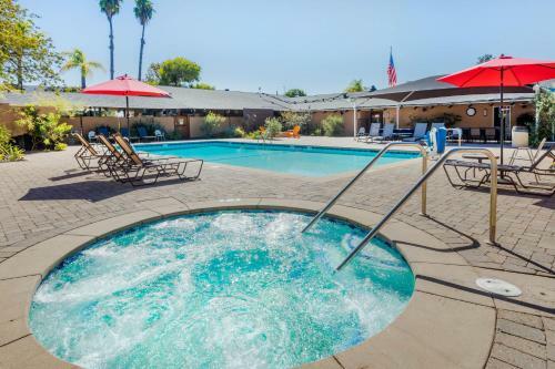 Hotel Carlton Oaks Country Club
