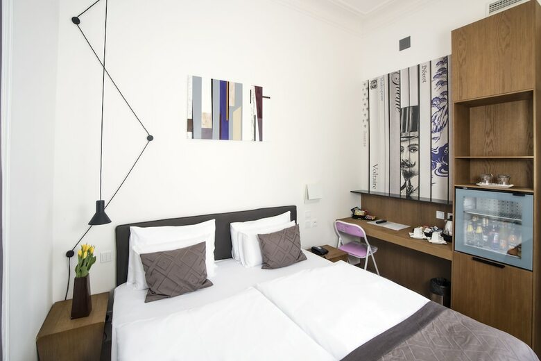 Hotel Golden Crown