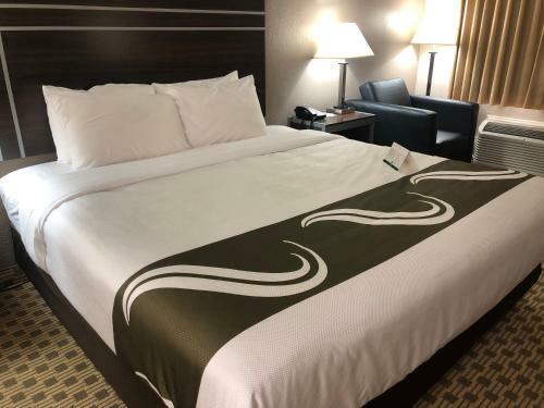 Motel Carefree Inn Madisonville