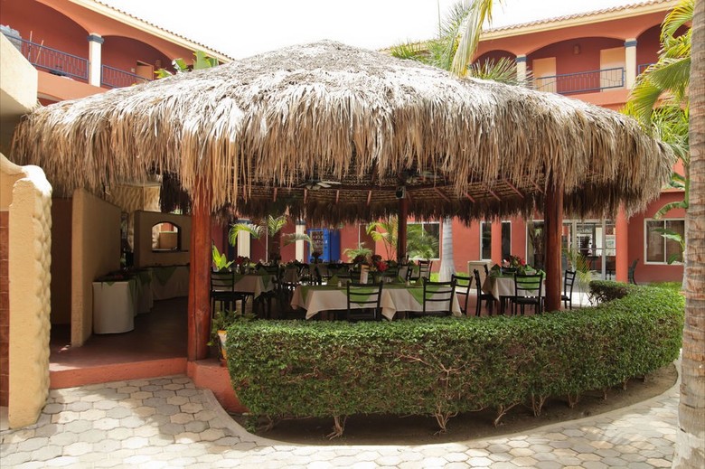 Hotel Estancia Real