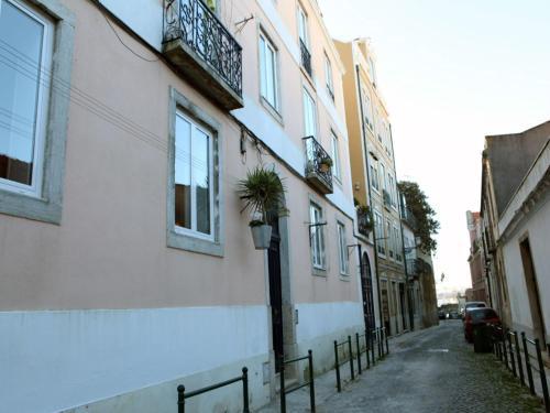 Traveling To Lisbon Castelo Apartments