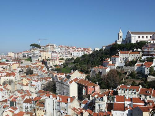 Traveling To Lisbon Castelo Apartments