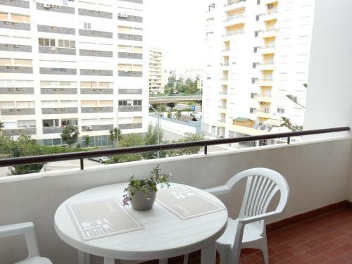Apartamentos Tur�sticos Coral Da Rocha 3