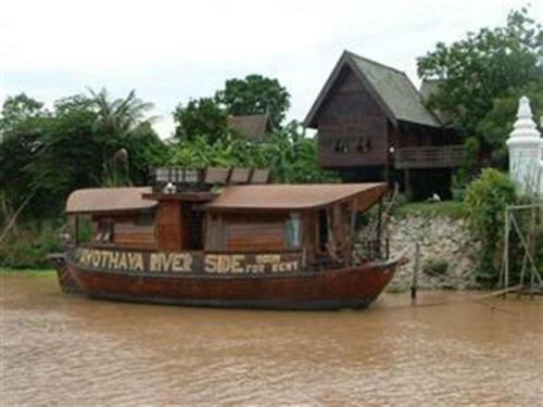 Hostal Ayothaya Riverside House