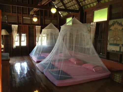 Hostal Ayothaya Riverside House