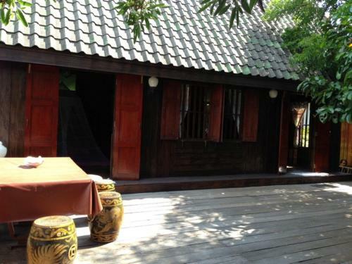 Hostal Ayothaya Riverside House