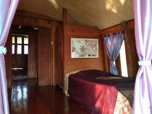 Hostal Ayothaya Riverside House