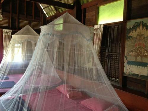 Hostal Ayothaya Riverside House
