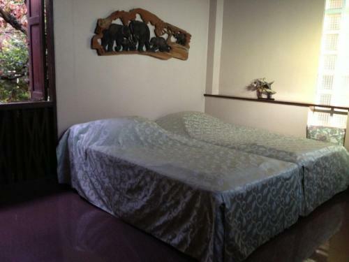 Hostal Ayothaya Riverside House