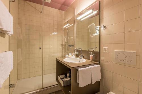 Tourist Hotel