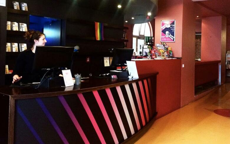 Apartamentos Amstel House Hostel