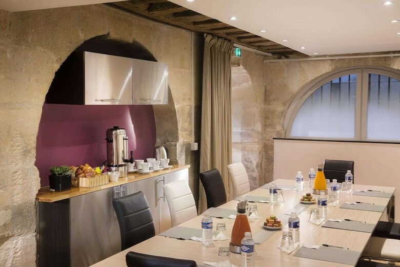 Hotel Jacques De Molay