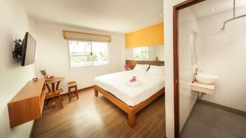 Hotel Maenam Bay Resort