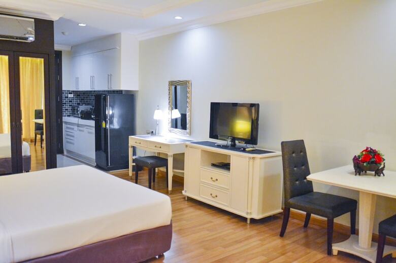 Hotel Lk Legend