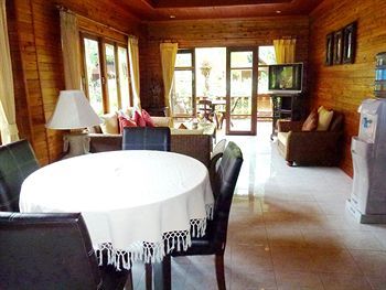 Baan Laem Noi Villa's